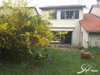 Urgent -  Craponne - Centre - Au calme Maison avec terrain et double garage