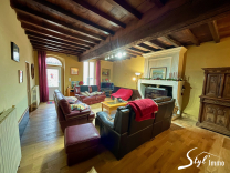 Belle propriété de caractère avec 280m2 de dépendances sur 1ha.