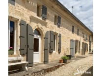 Belle propriété de caractère avec 280m2 de dépendances sur 1ha.