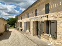 Belle propriété de caractère avec 280m2 de dépendances sur 1ha.