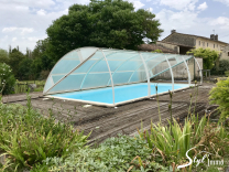 Belle propriété de caractère avec 280m2 de dépendances sur 1ha.