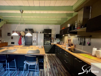 Belle propriété de caractère avec 280m2 de dépendances sur 1ha.