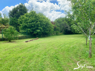 Belle propriété de caractère avec 280m2 de dépendances sur 1ha., Moulon