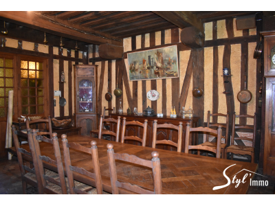 MAGNIFIQUE MANOIR NORMAND AU COEUR D'UN VILLAGE, Montfort sur risle