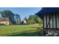 Ensemble de 5 Maisons Normandes avec colombier et mare paysagée sur 3ha
