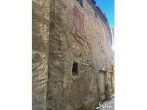 Immeuble à rénover entièrement au centre du village, Buis les baronnies