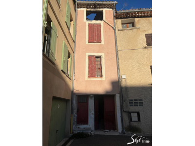 Immeuble à rénover entièrement au centre du village, Buis les baronnies