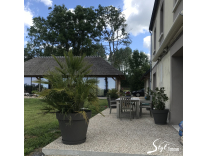 Propriété sur 8600m2 de jardin avec vue dégagée!