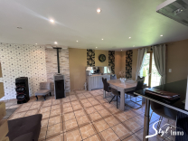 Maison avec 4 chambres, piscine et garage!