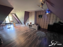 Maison avec 4 chambres, piscine et garage!
