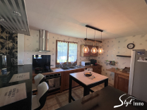 Maison avec 4 chambres, piscine et garage!