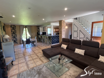 Maison avec 4 chambres, piscine et garage!
