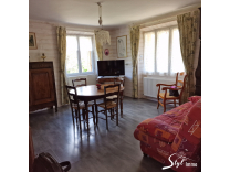 CHARMANTE MAISON SUR UN GRAND TERRAIN
