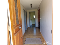 CHARMANTE MAISON SUR UN GRAND TERRAIN