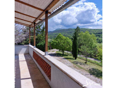 CHARMANTE MAISON SUR UN GRAND TERRAIN, St auban sur l ouveze