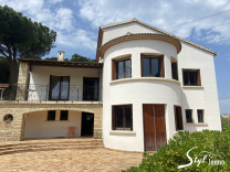 TRESQUES 30 GARD : Villa 5 chambres plus 2 grands garages sur terrain de 4689 m2, Tresques