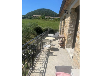 GRANDE MAISON RENOVEE SUR 2 367 M2 DE TERRAIN, Pierrelongue