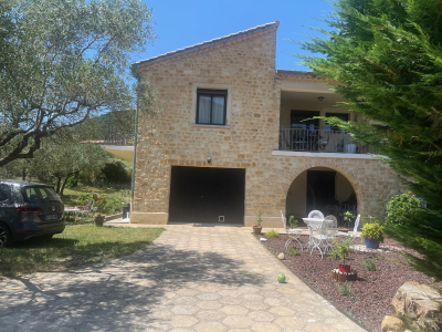 GRANDE MAISON RENOVEE SUR 2 367 M2 DE TERRAIN, Pierrelongue