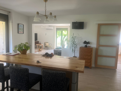 GRANDE MAISON RENOVEE SUR 2 367 M2 DE TERRAIN, Pierrelongue