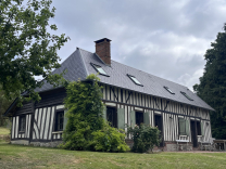 Corps de Ferme avec VUE! et 4ha de prairie.