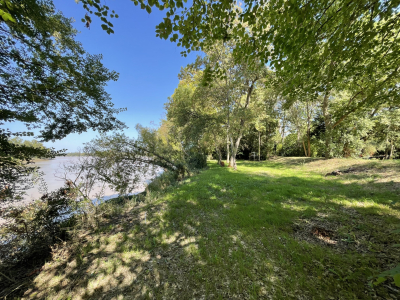 Grande maison de maitre au bord de la Dordogne, Arveyres